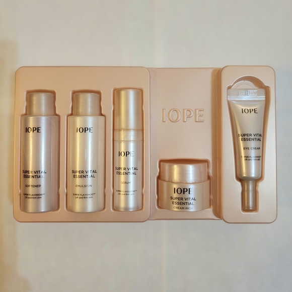 IOPE Super Vital Essential Special Gift Set Rich 5 piece K-Beauty - Picture 2 of 9